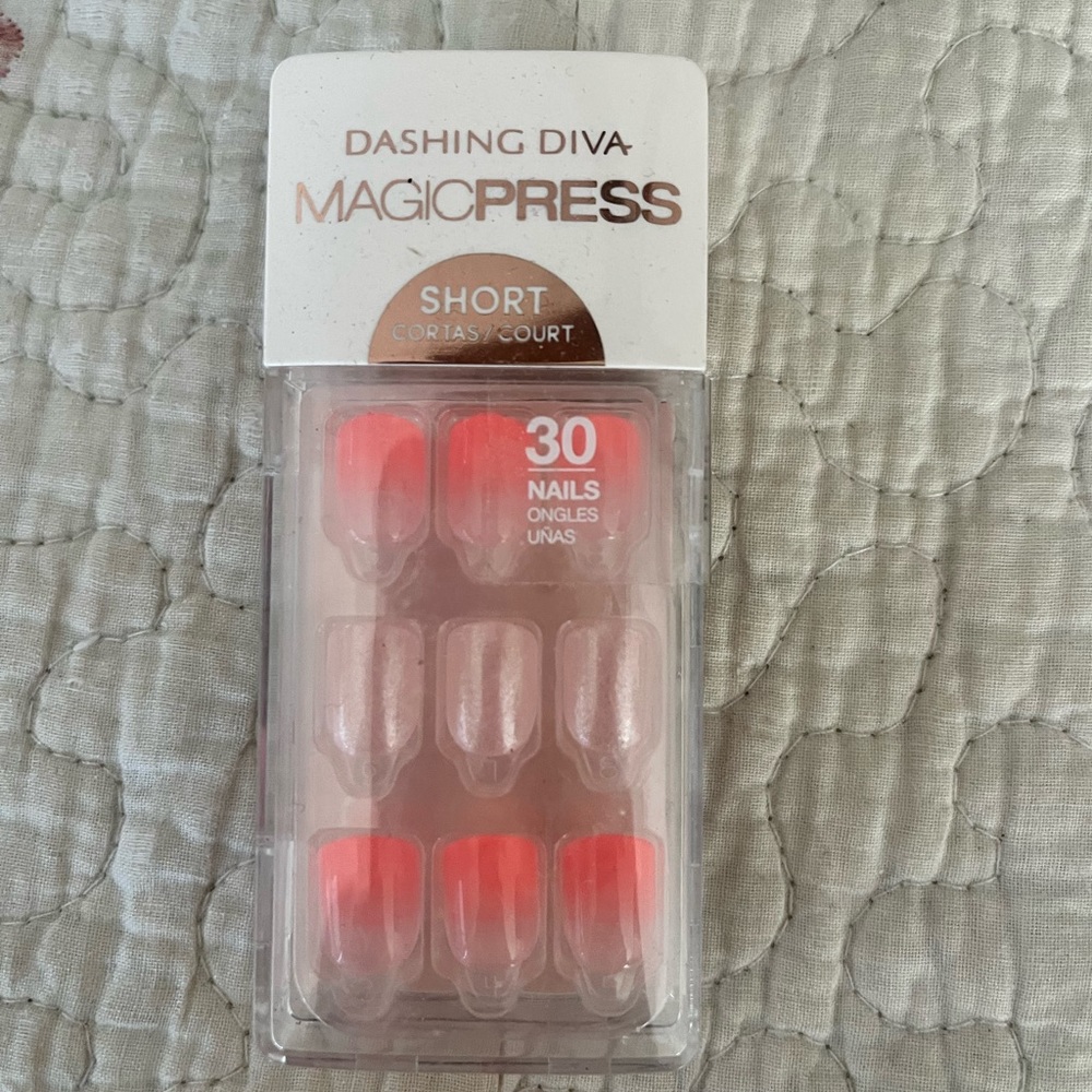 Press on nails